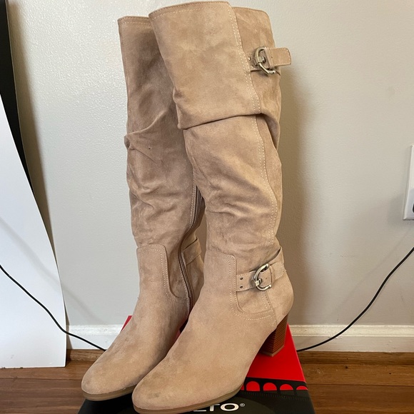 Women’s heeled boots - Picture 1 of 3